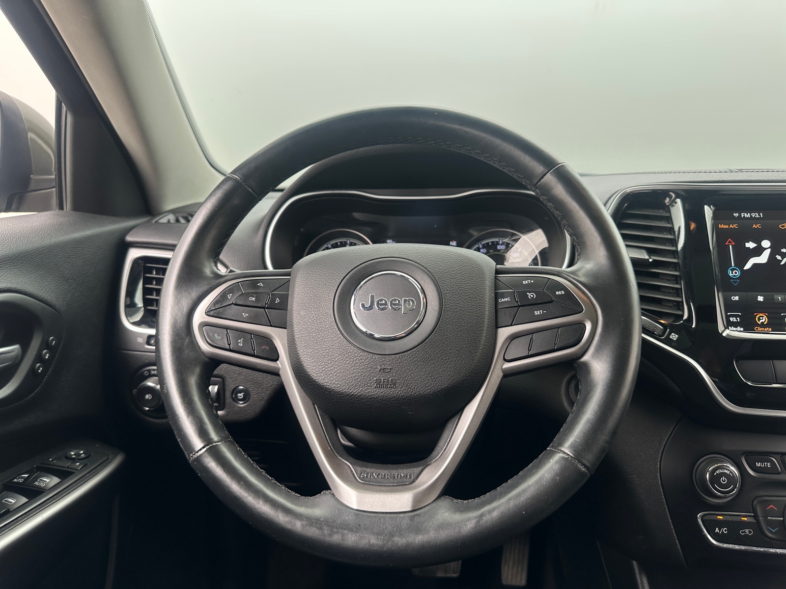 Thumbnail: 2019 Jeep Cherokee - 4