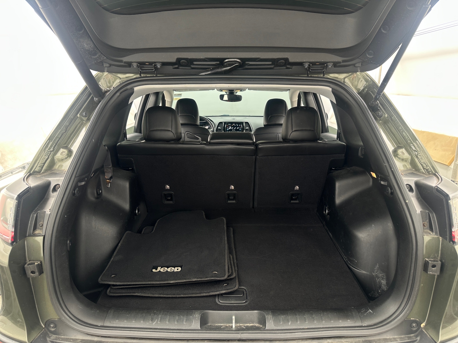 Thumbnail: 2019 Jeep Cherokee - 6