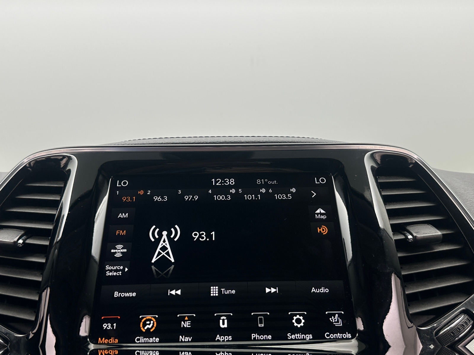 Thumbnail: 2019 Jeep Cherokee - 3