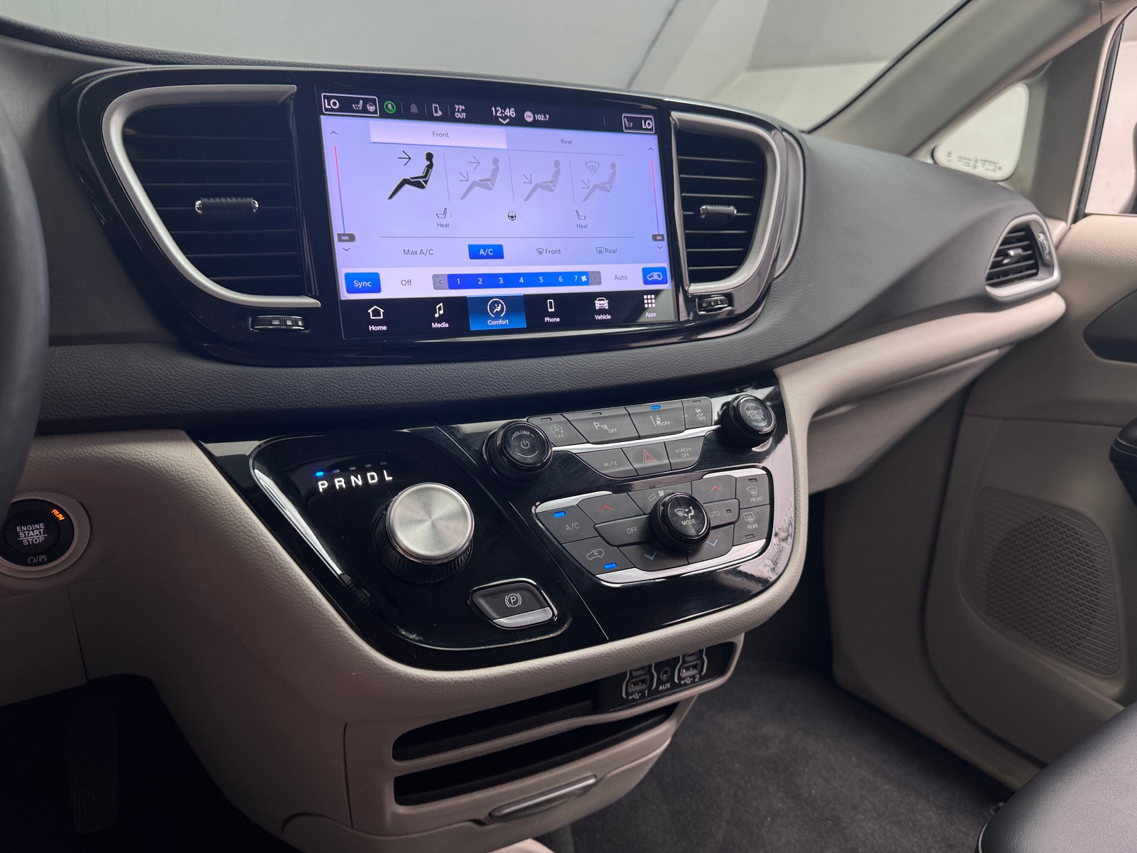 Thumbnail: 2024 Chrysler Pacifica - 3