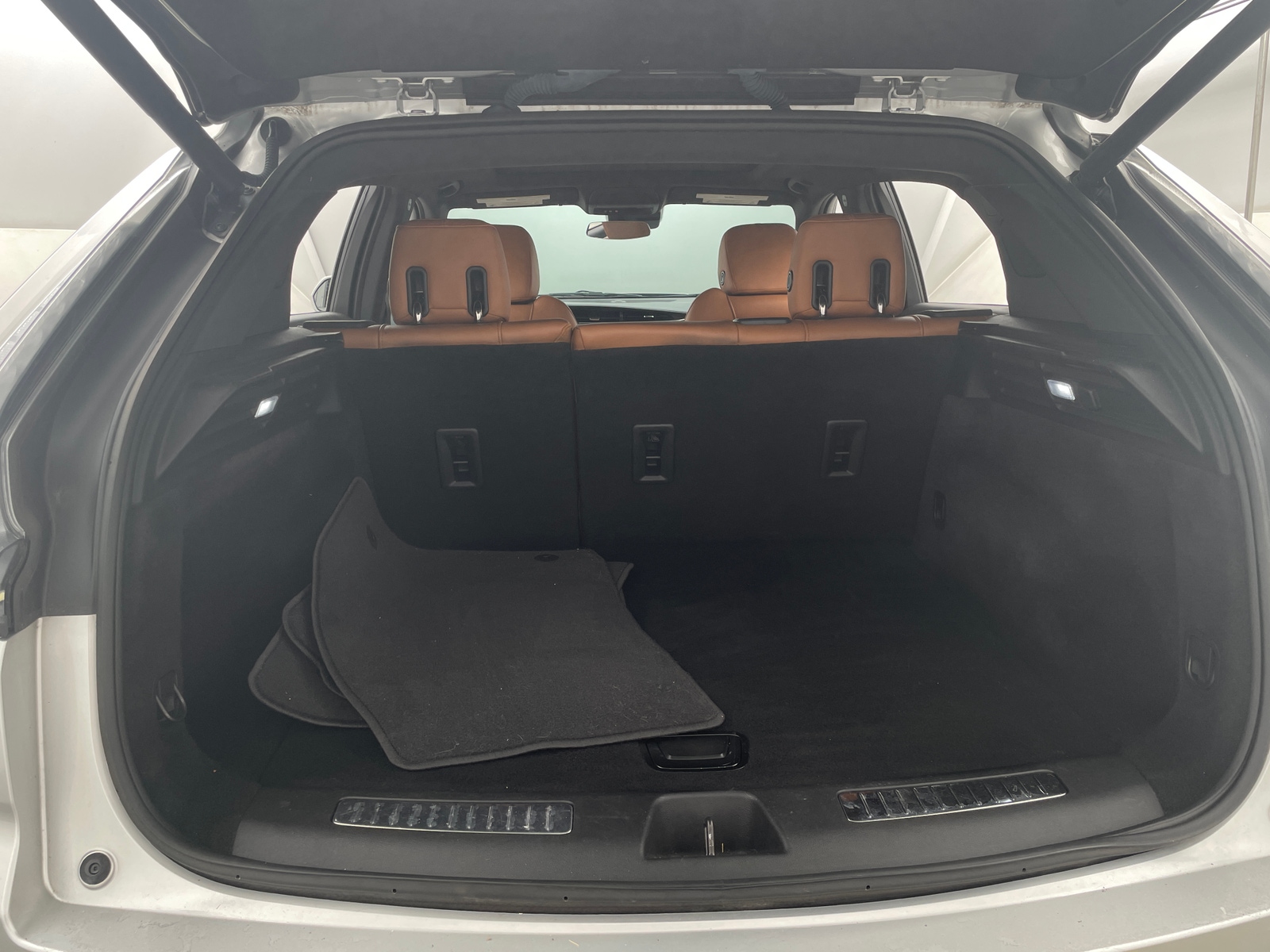 Thumbnail: 2019 Cadillac XT4 - 6