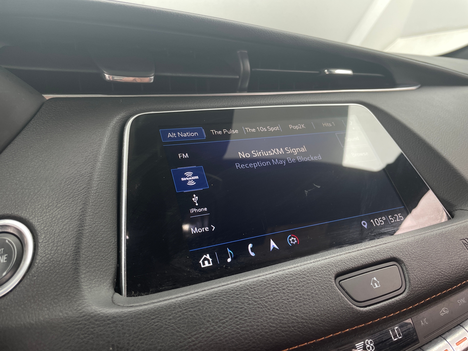 Thumbnail: 2019 Cadillac XT4 - 3