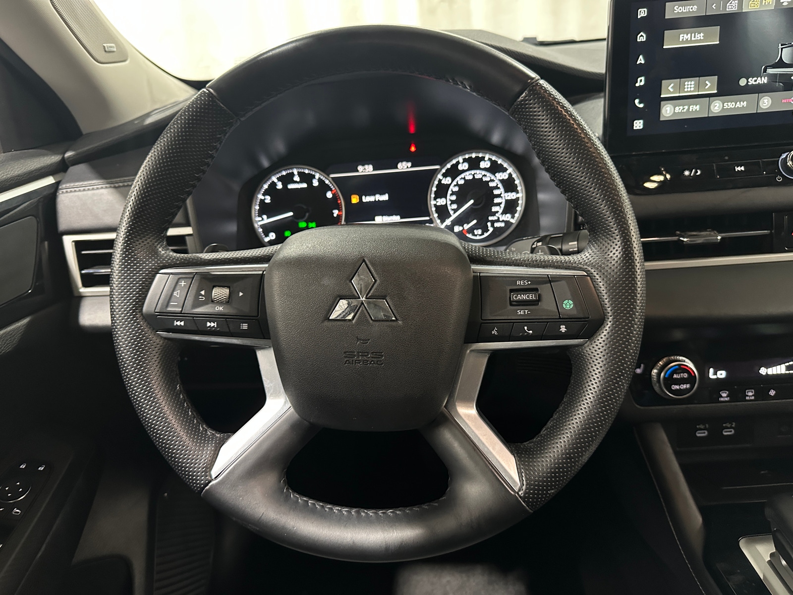 Thumbnail: 2025 Mitsubishi Outlander - 4