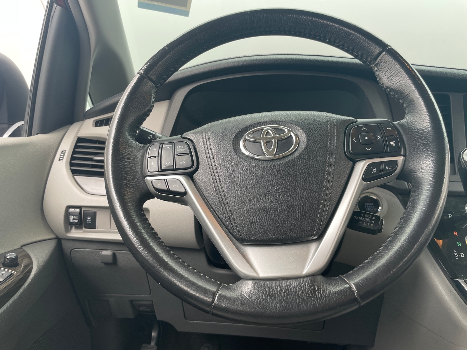 Thumbnail: 2018 Toyota Sienna - 4