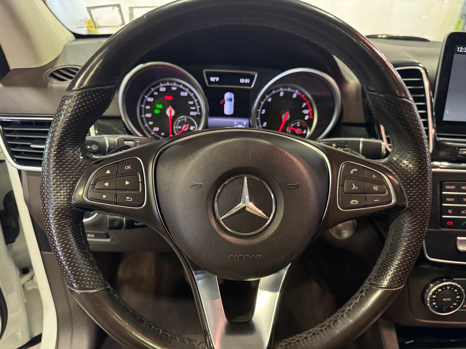 Thumbnail: 2017 Mercedes-Benz GLE - 4