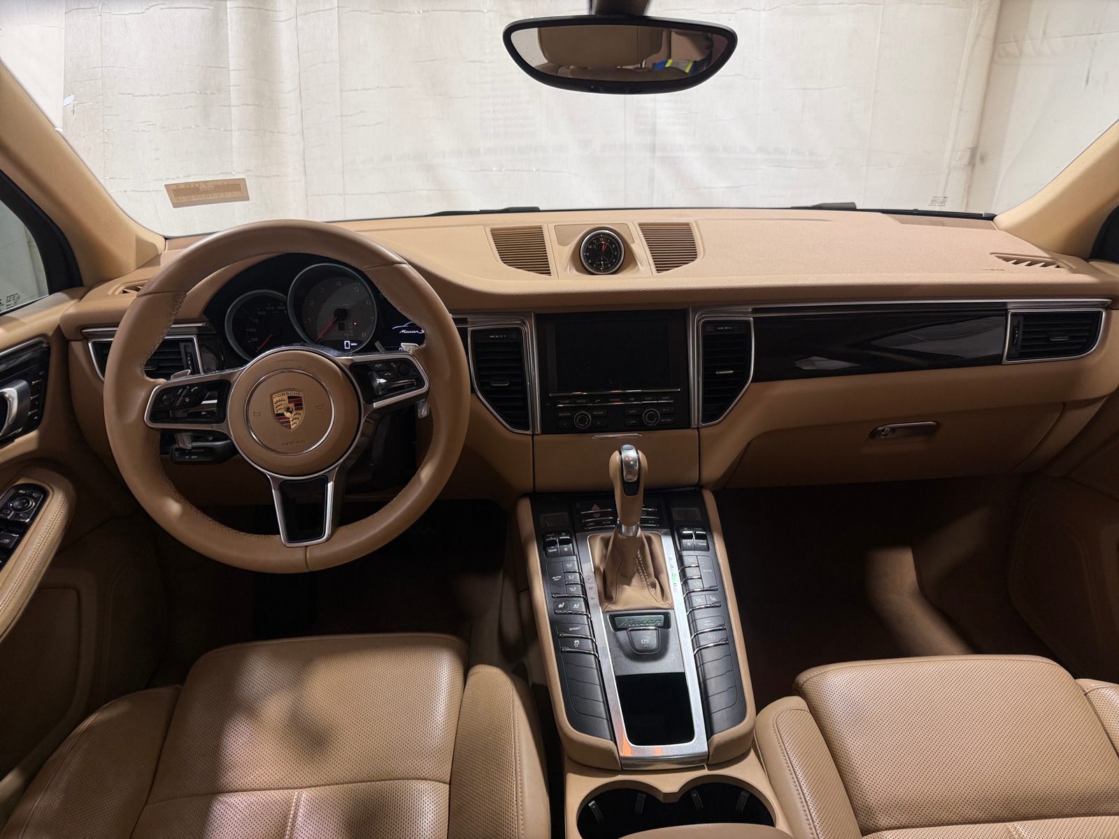 Thumbnail: 2016 Porsche Macan - 2