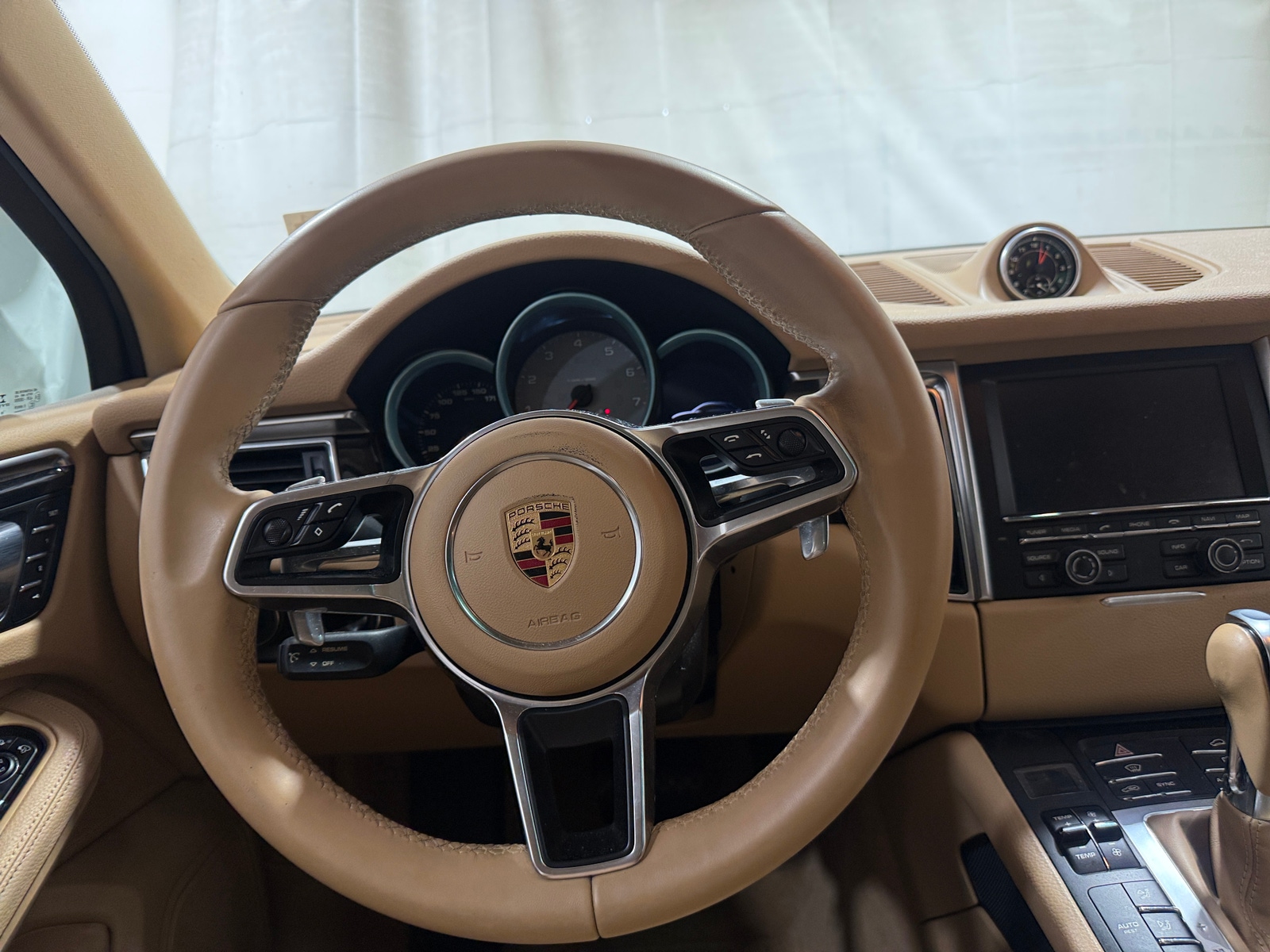 Thumbnail: 2016 Porsche Macan - 4