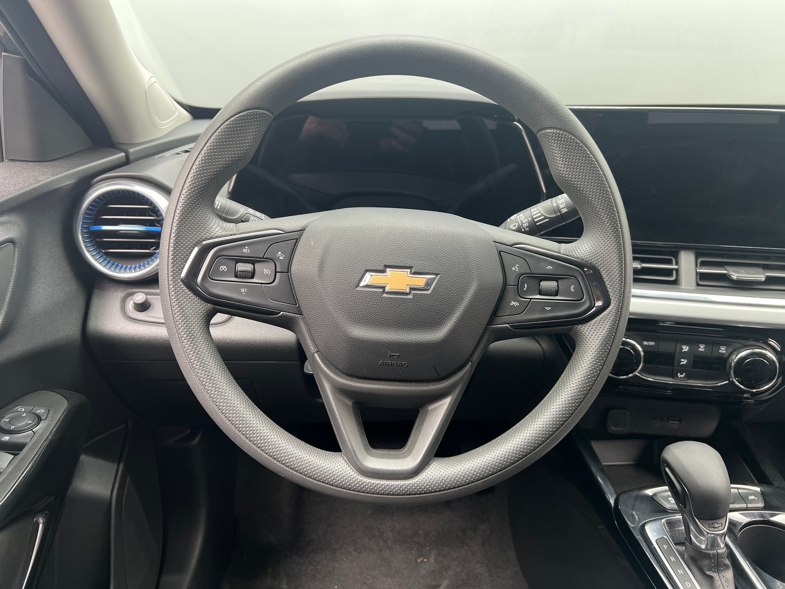 Thumbnail: 2025 Chevrolet Trax - 5