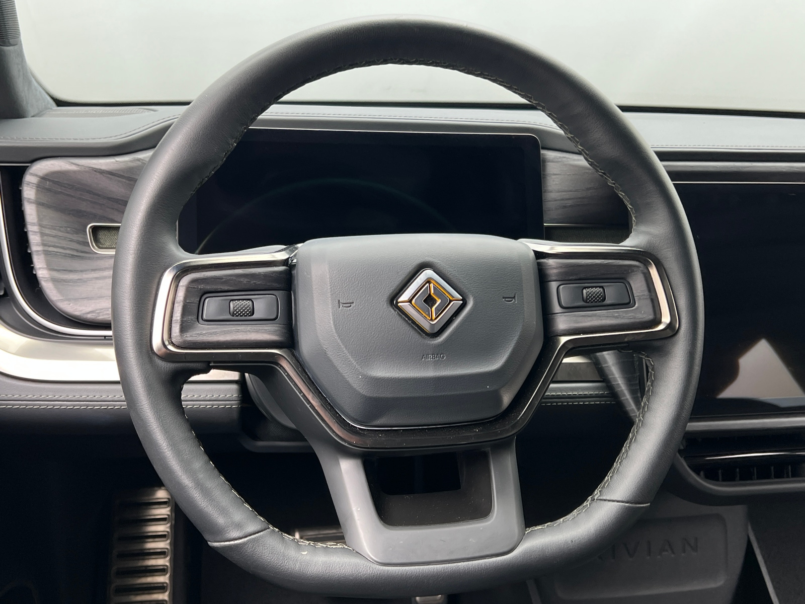 Thumbnail: 2024 Rivian R1S - 4
