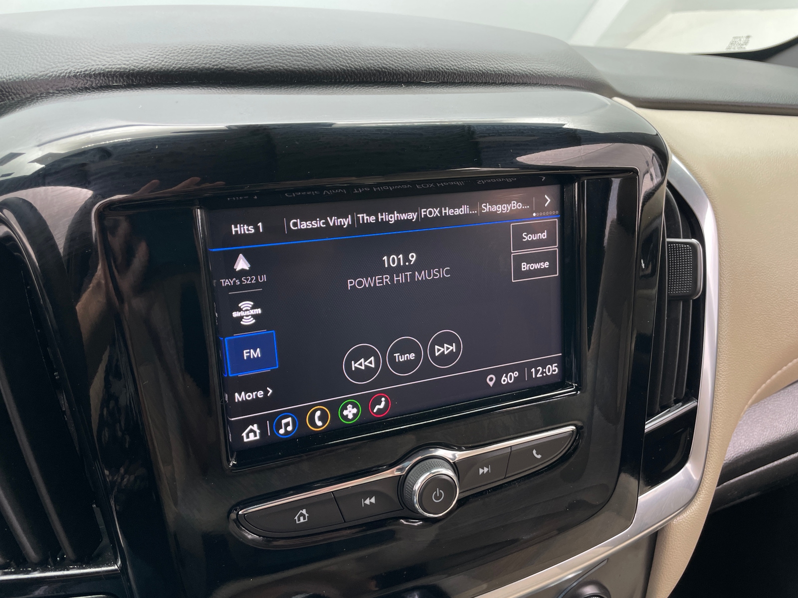 Thumbnail: 2023 Chevrolet Traverse - 4