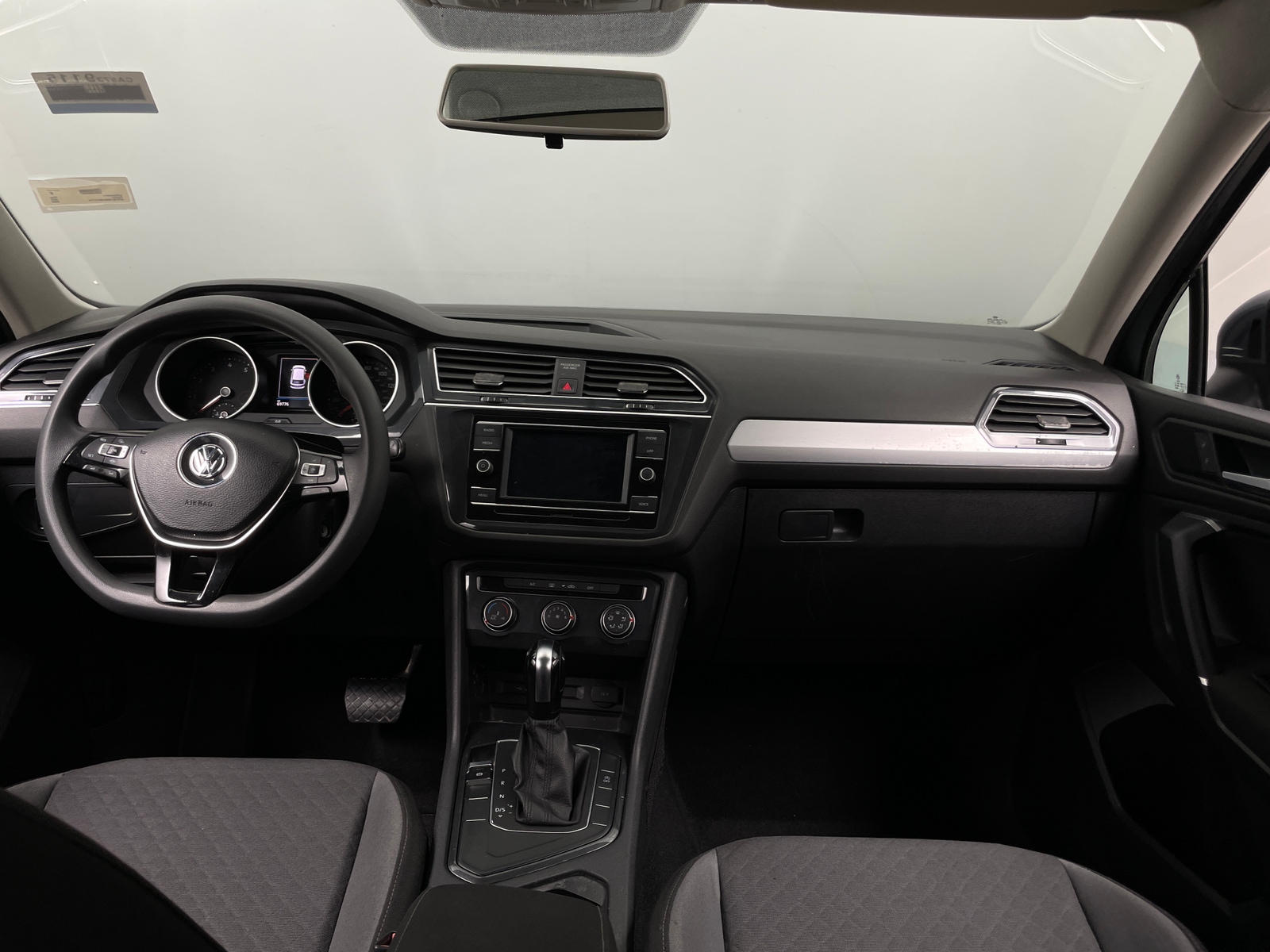 Thumbnail: 2020 Volkswagen Tiguan - 3