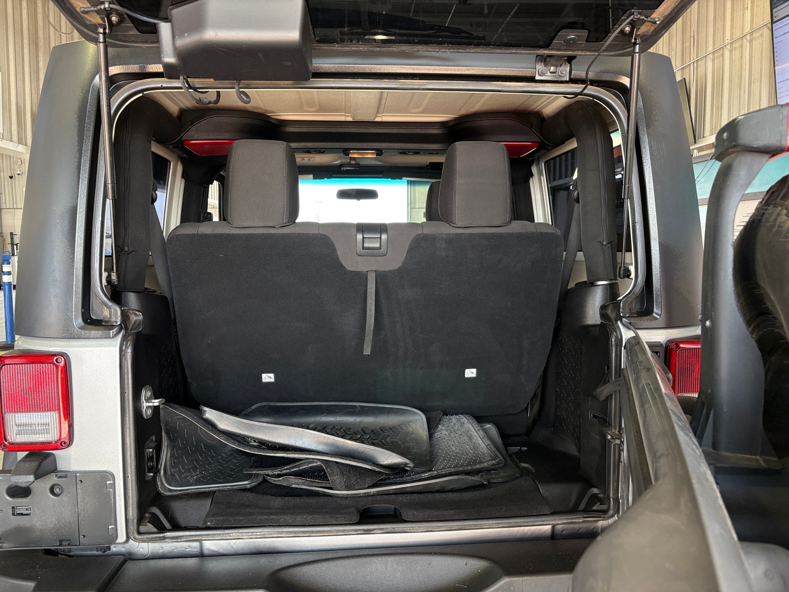 Thumbnail: 2016 Jeep Wrangler - 5