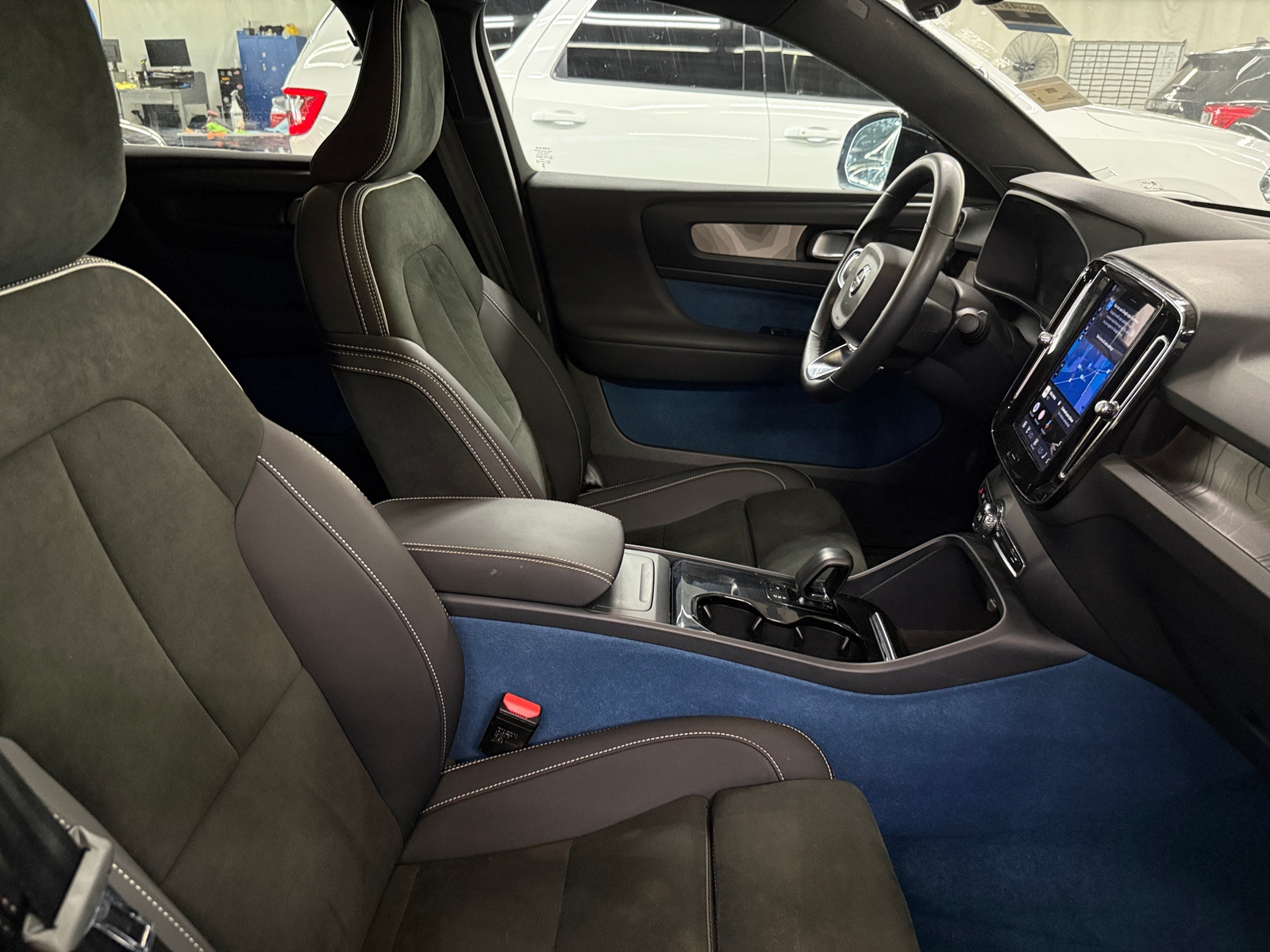 Thumbnail: 2023 Volvo C40 - 2