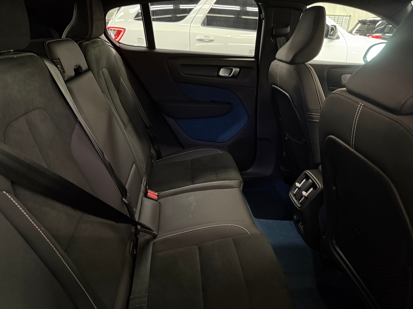 Thumbnail: 2023 Volvo C40 - 6