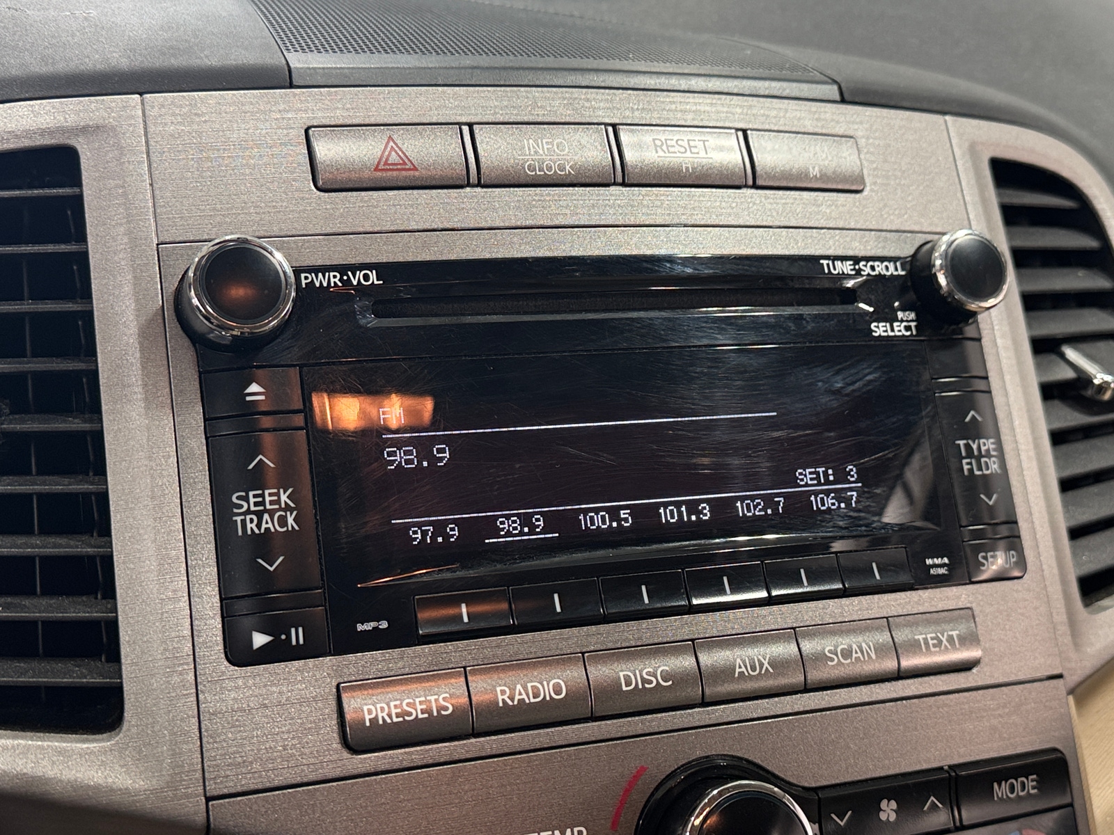 Thumbnail: 2012 Toyota Venza - 4