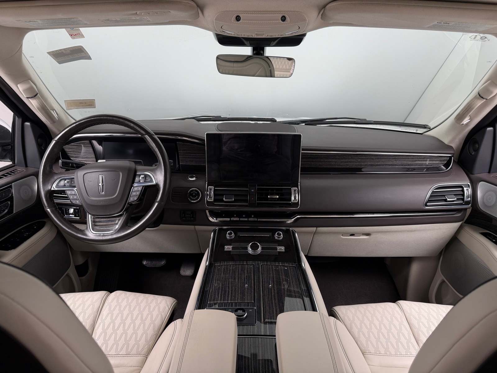 Thumbnail: 2023 Lincoln Navigator L - 2
