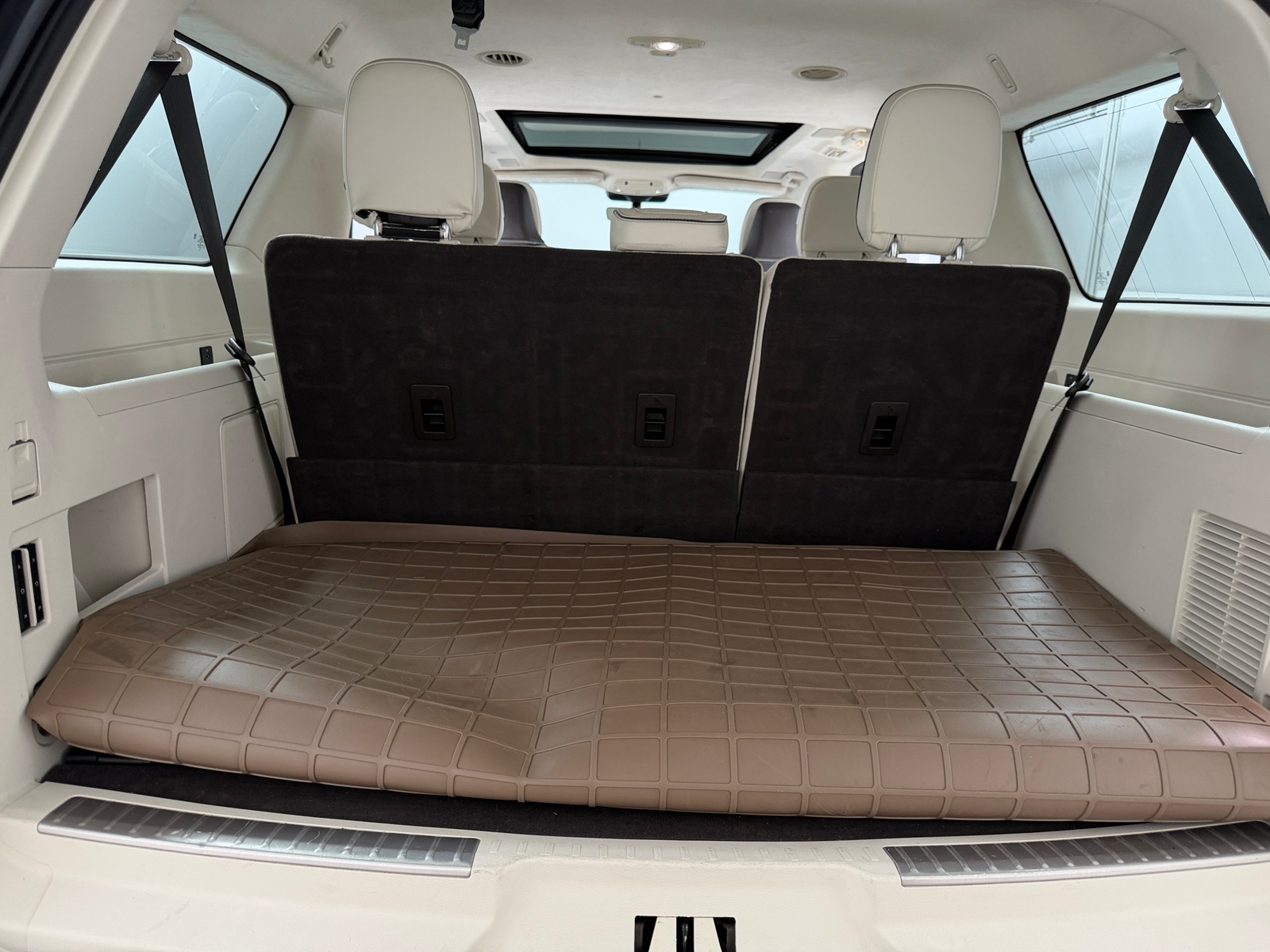 Thumbnail: 2023 Lincoln Navigator L - 6