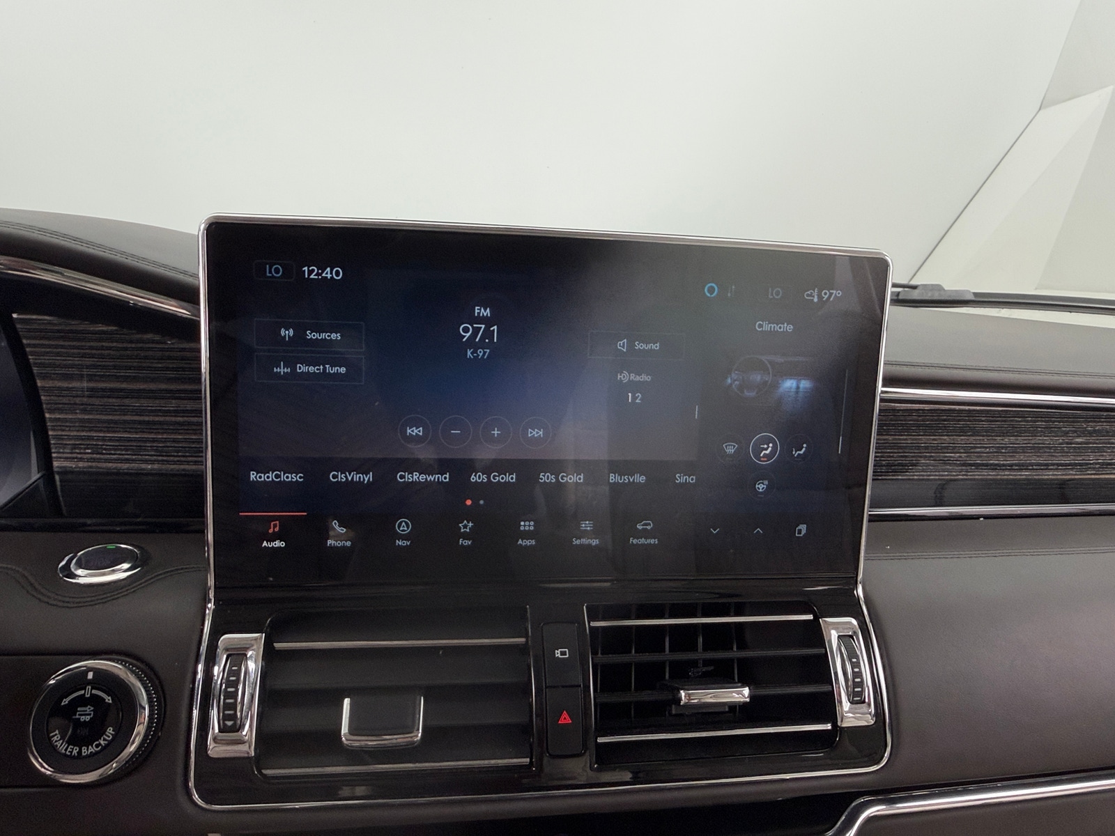 Thumbnail: 2023 Lincoln Navigator L - 3