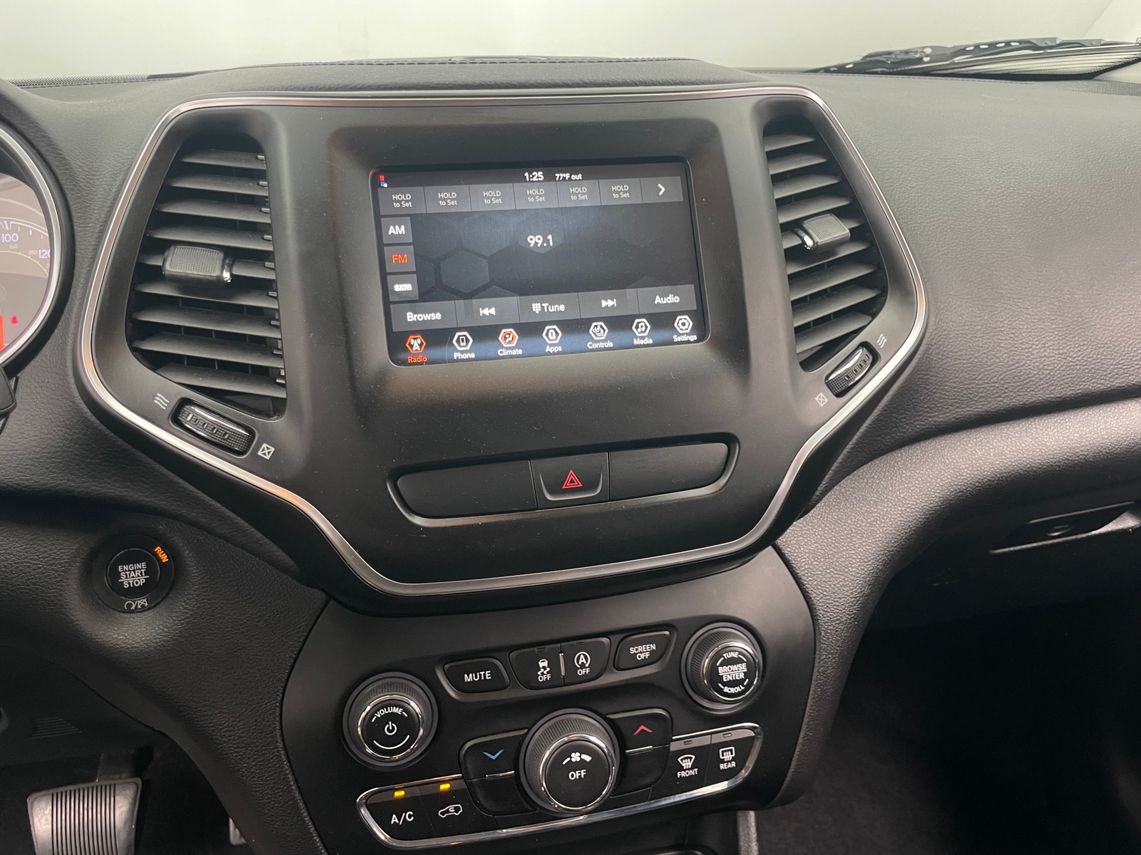 Thumbnail: 2019 Jeep Cherokee - 4