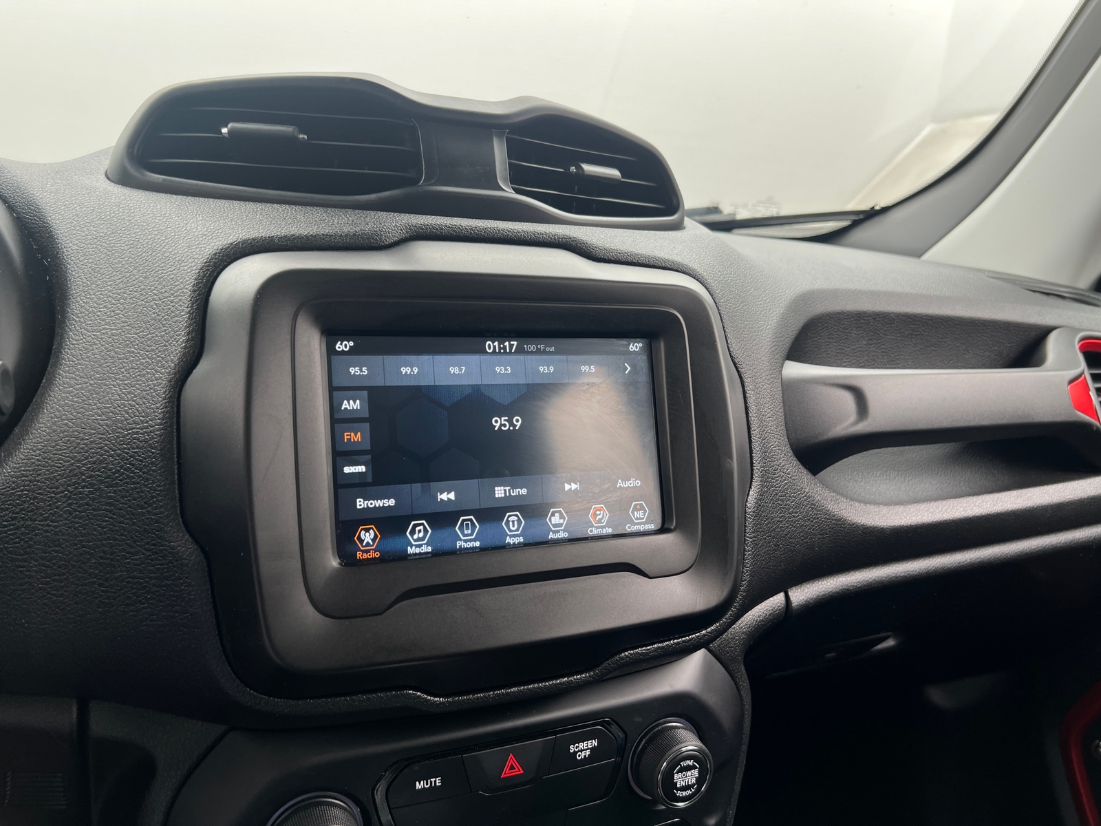 Thumbnail: 2019 Jeep Renegade - 4