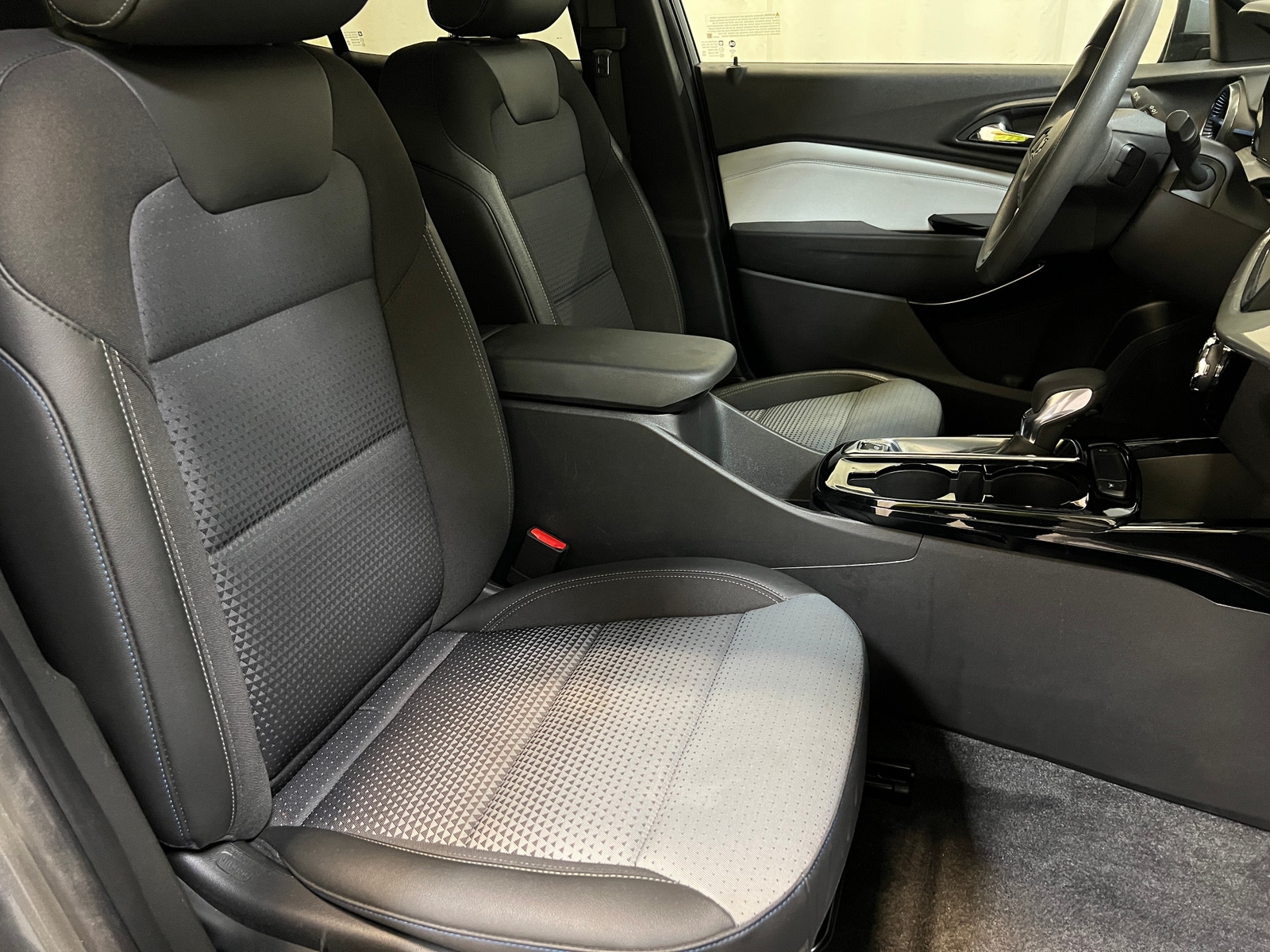 Thumbnail: 2025 Chevrolet Trax - 2