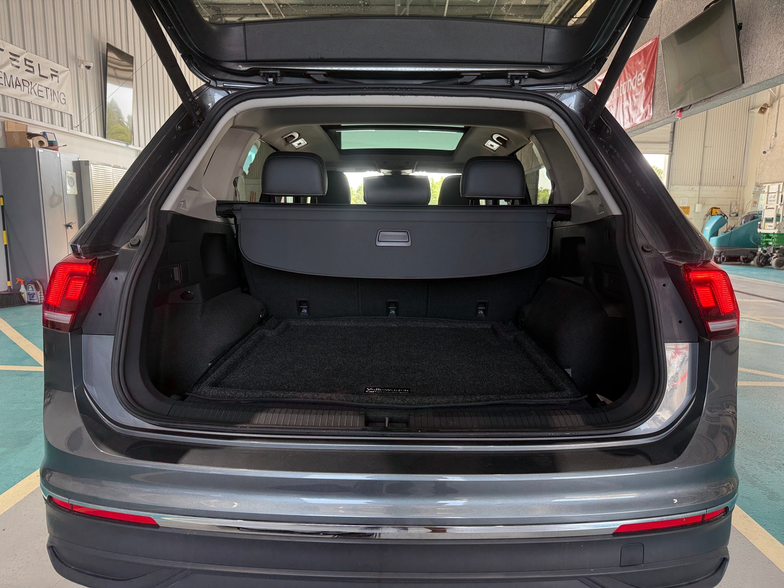 Thumbnail: 2024 Volkswagen Tiguan - 7