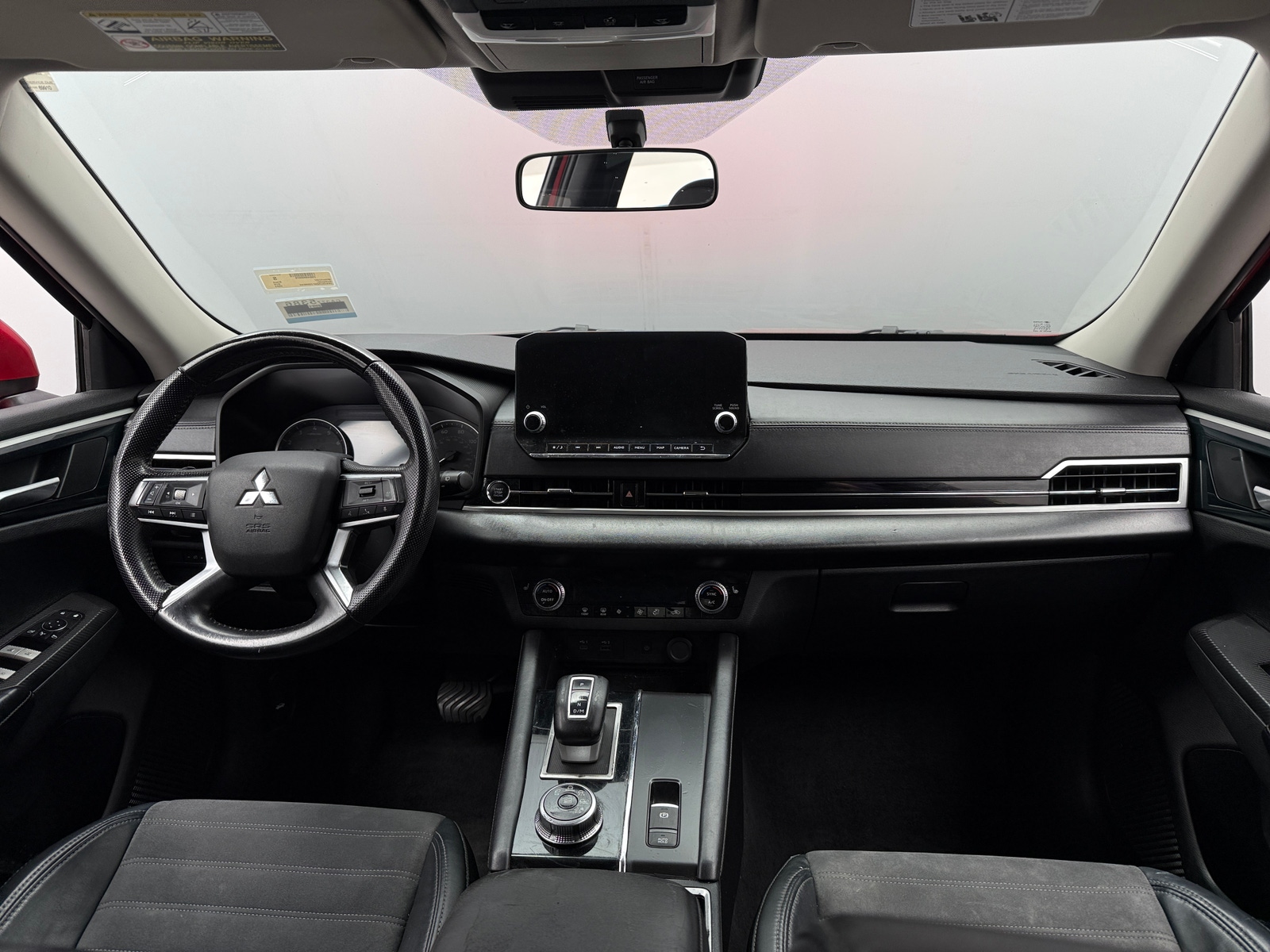 Thumbnail: 2023 Mitsubishi Outlander - 3