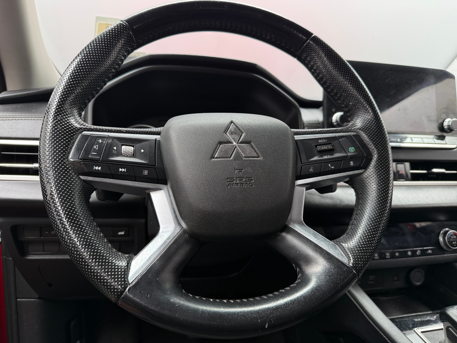 Thumbnail: 2023 Mitsubishi Outlander - 5