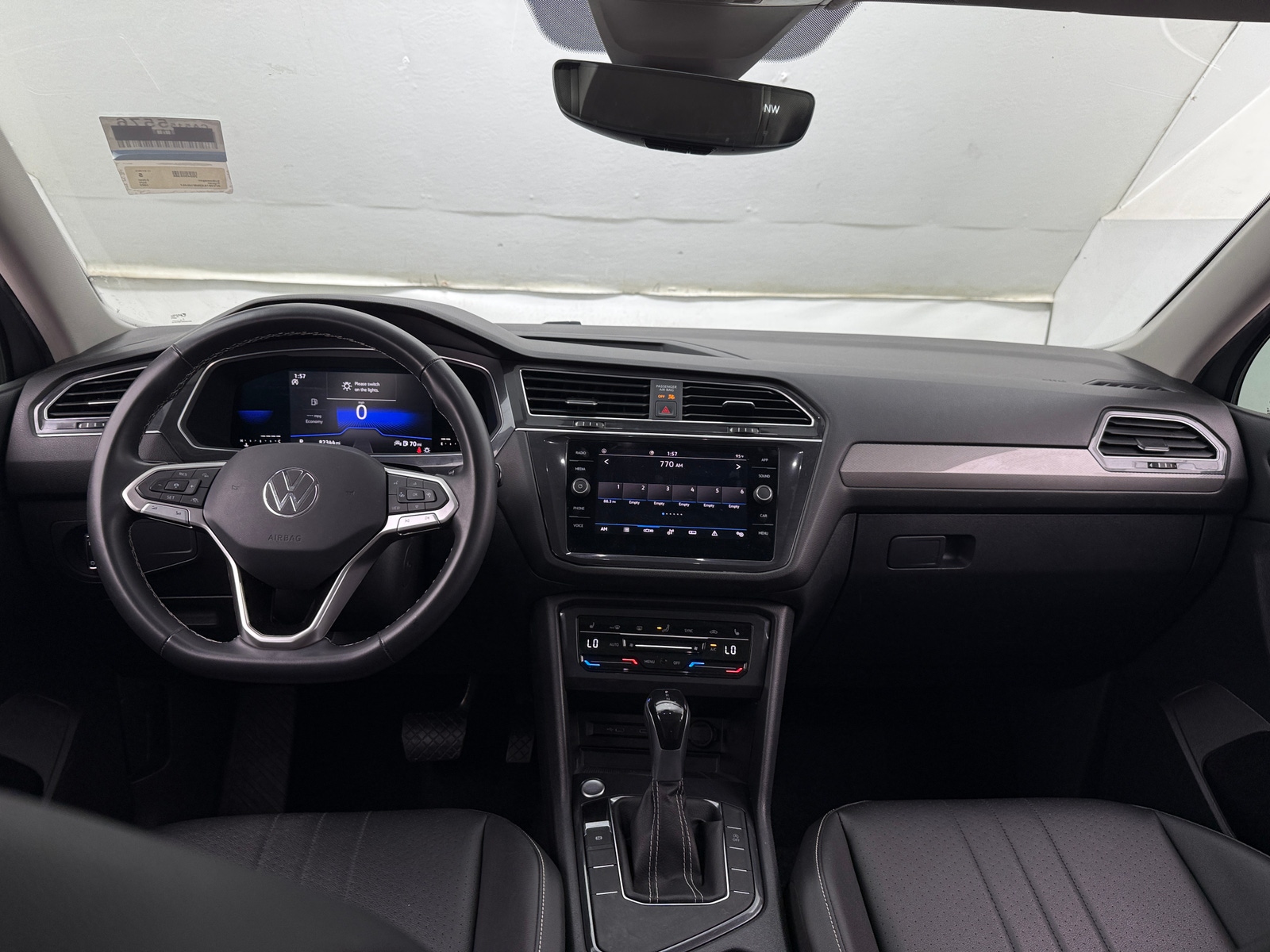 Thumbnail: 2022 Volkswagen Tiguan - 2