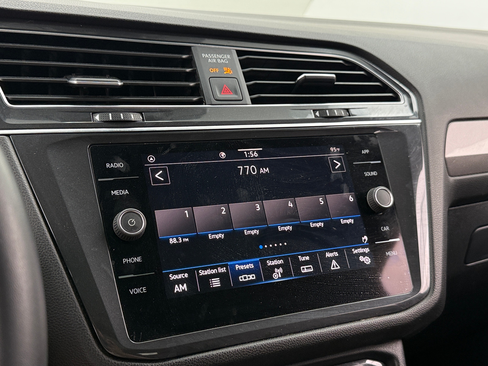 Thumbnail: 2022 Volkswagen Tiguan - 3