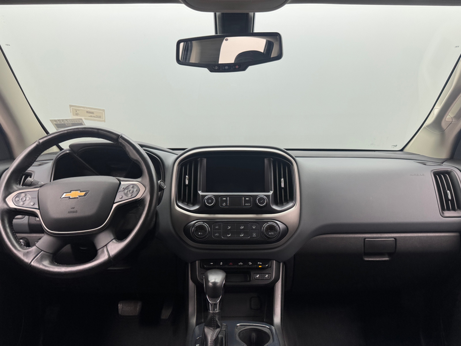 Thumbnail: 2022 Chevrolet Colorado - 3