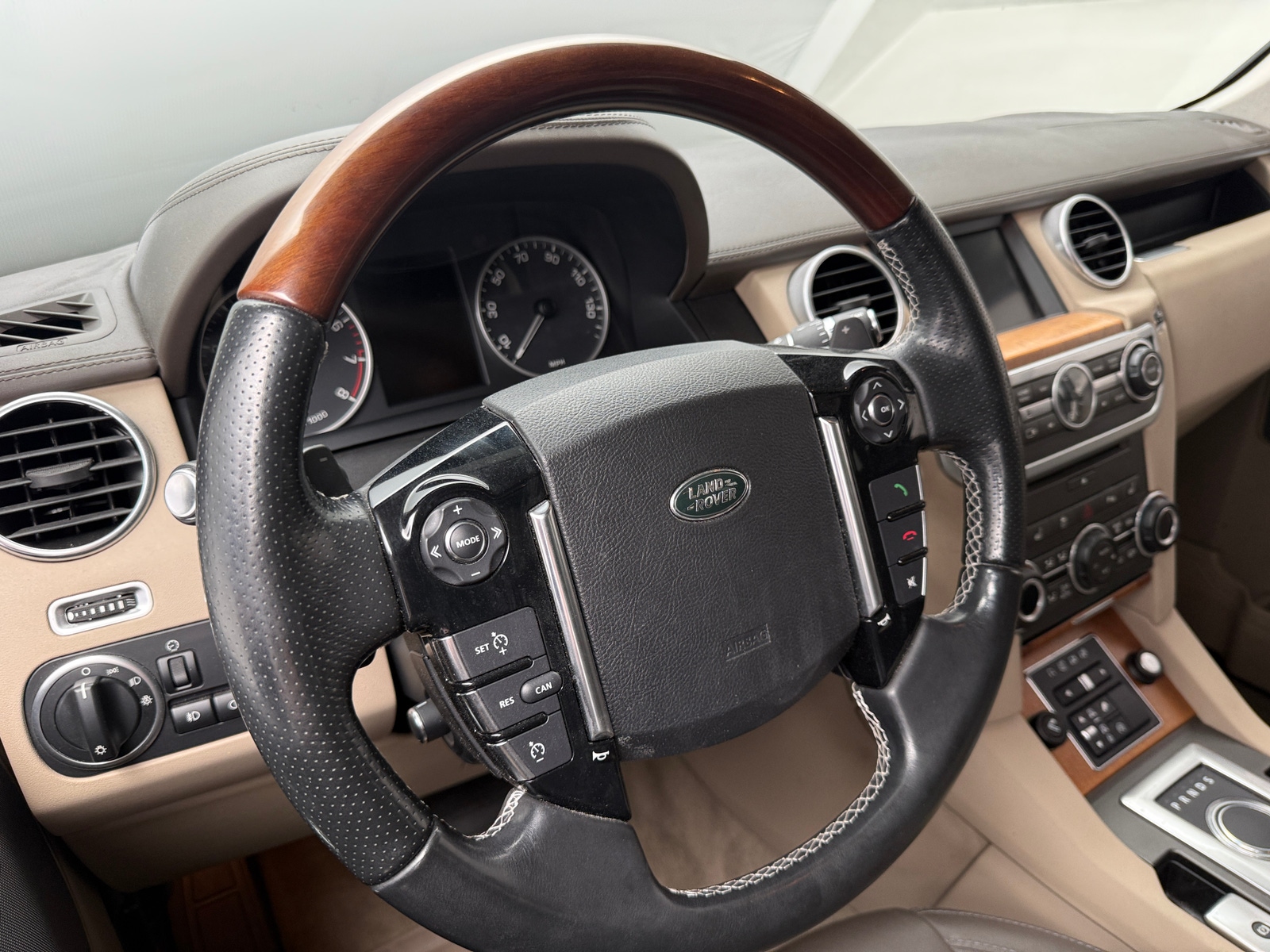 Thumbnail: 2016 Land Rover LR4 - 4