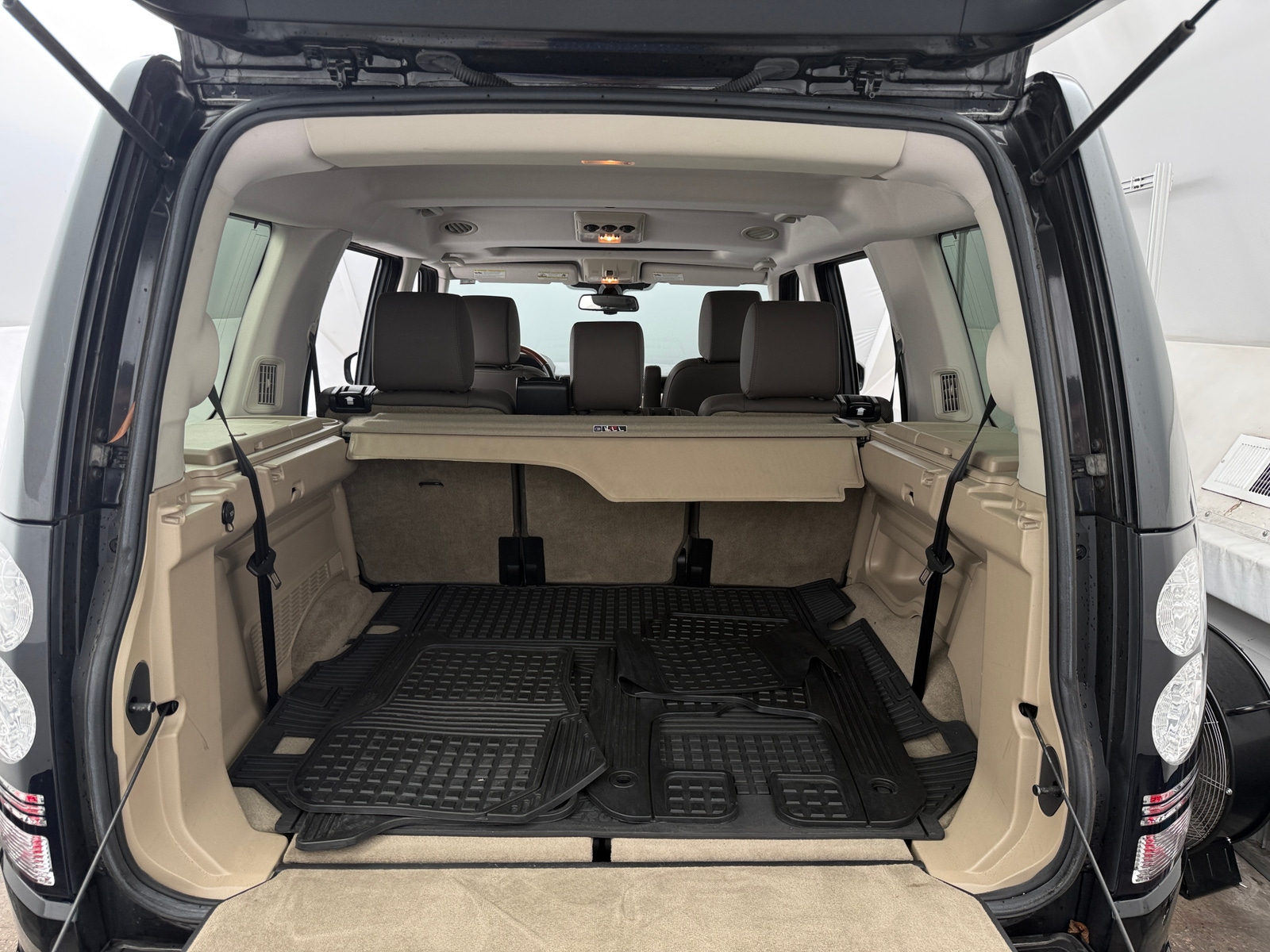 Thumbnail: 2016 Land Rover LR4 - 6