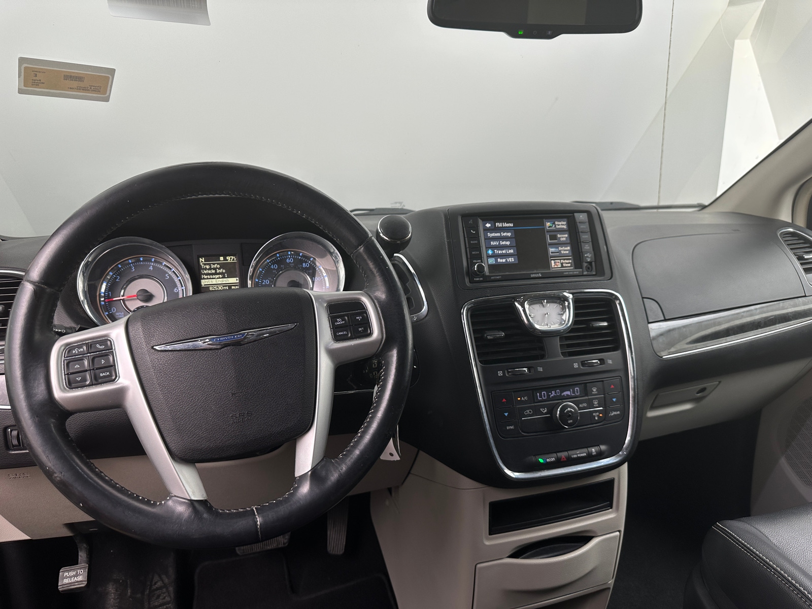 Thumbnail: 2015 Chrysler Town & Country - 3