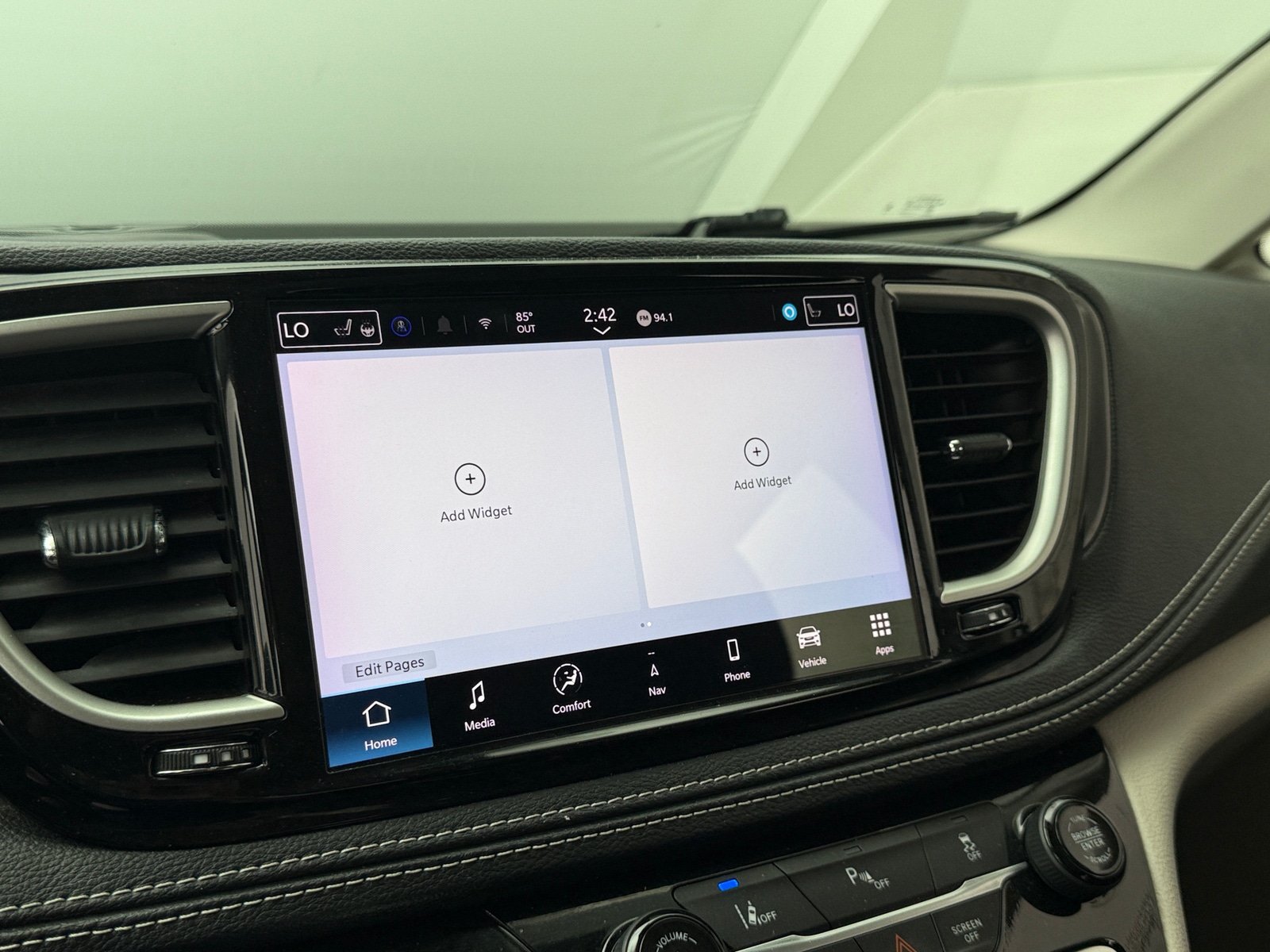 Thumbnail: 2024 Chrysler Pacifica - 3