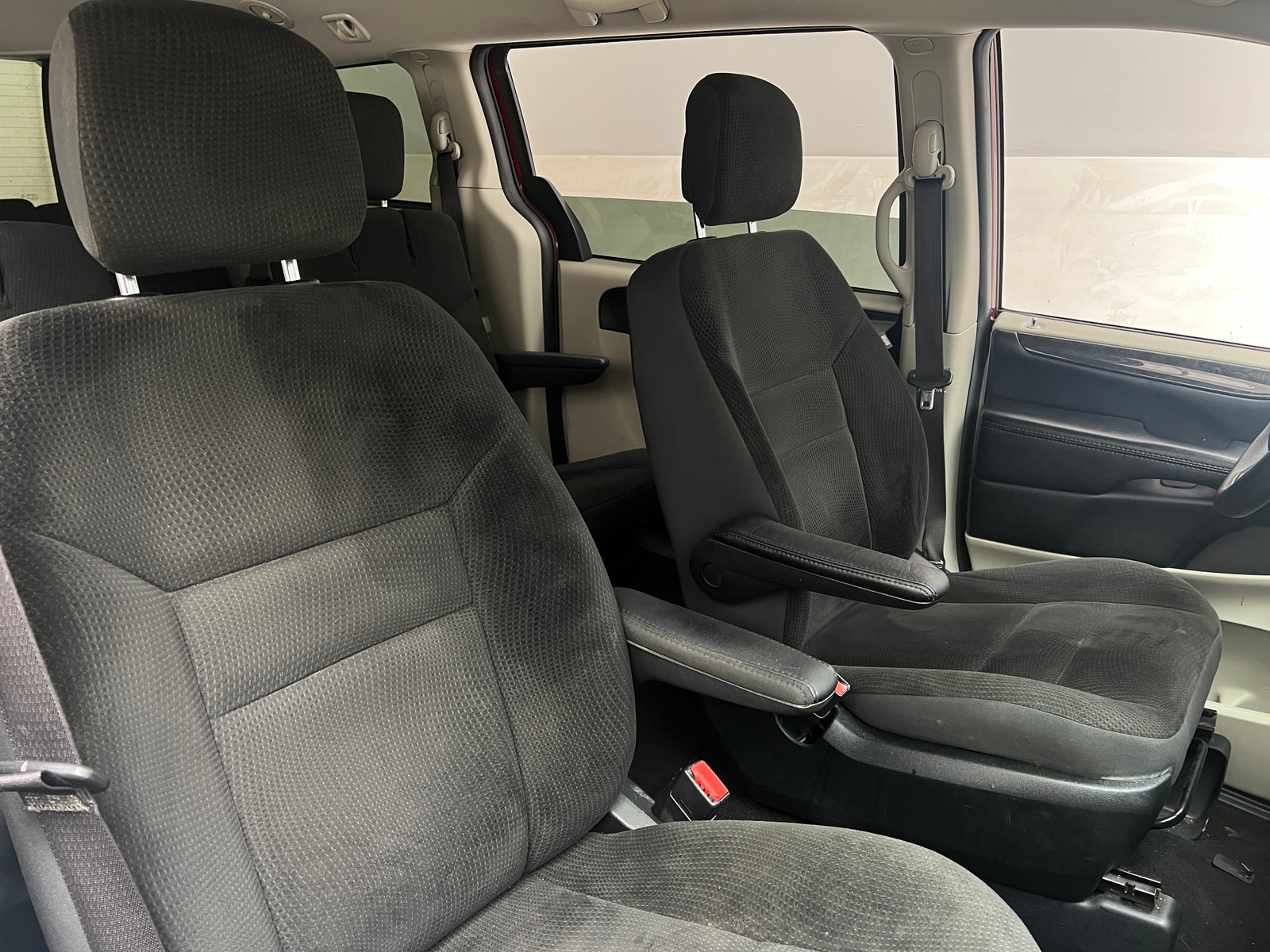 Thumbnail: 2019 Dodge Grand Caravan - 2
