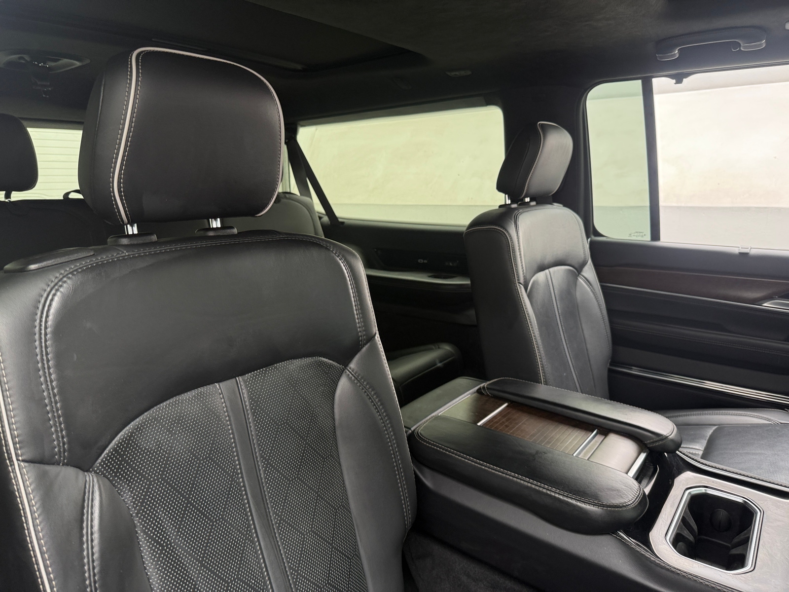 Thumbnail: 2023 Jeep Grand Wagoneer L - 5
