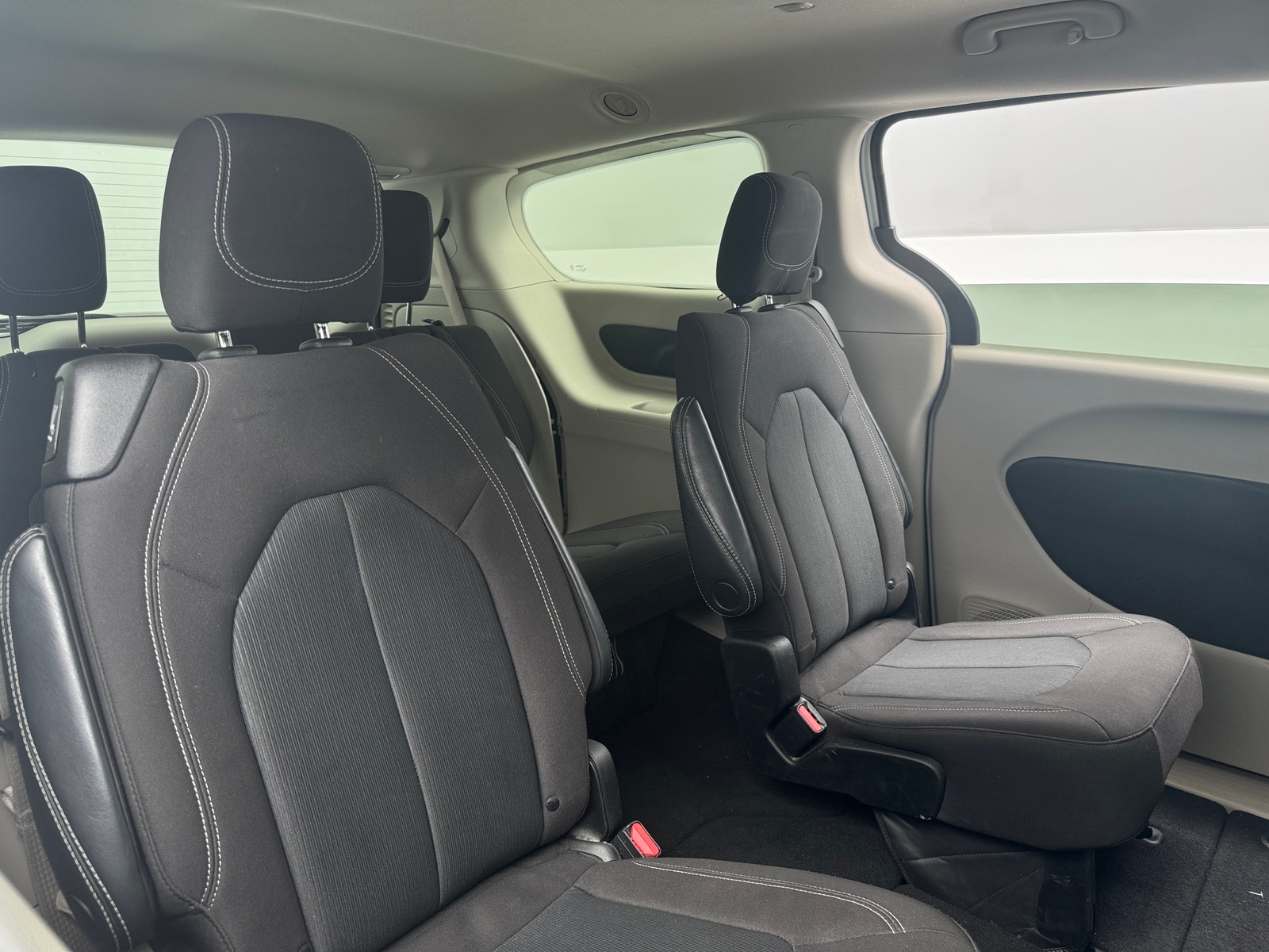 Thumbnail: 2022 Chrysler Voyager - 6