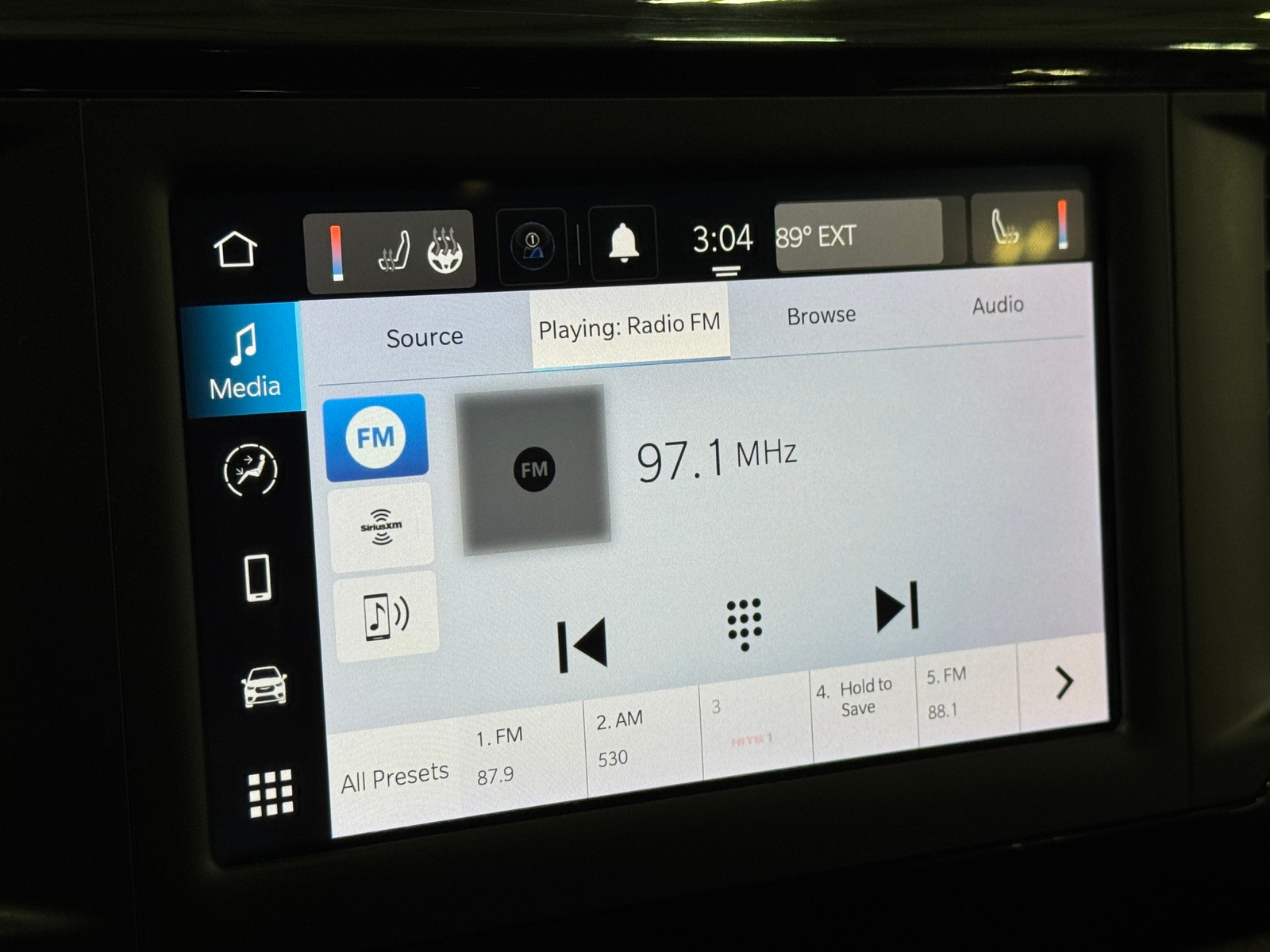Thumbnail: 2022 Chrysler Voyager - 4