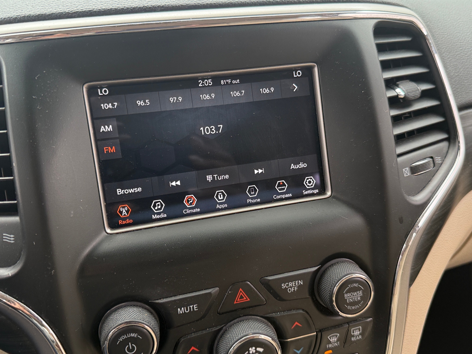 Thumbnail: 2019 Jeep Grand Cherokee - 4