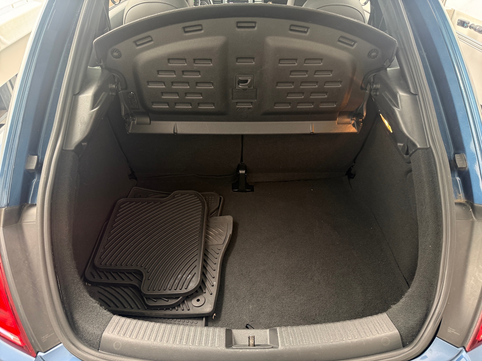 Thumbnail: 2018 Volkswagen Beetle - 7