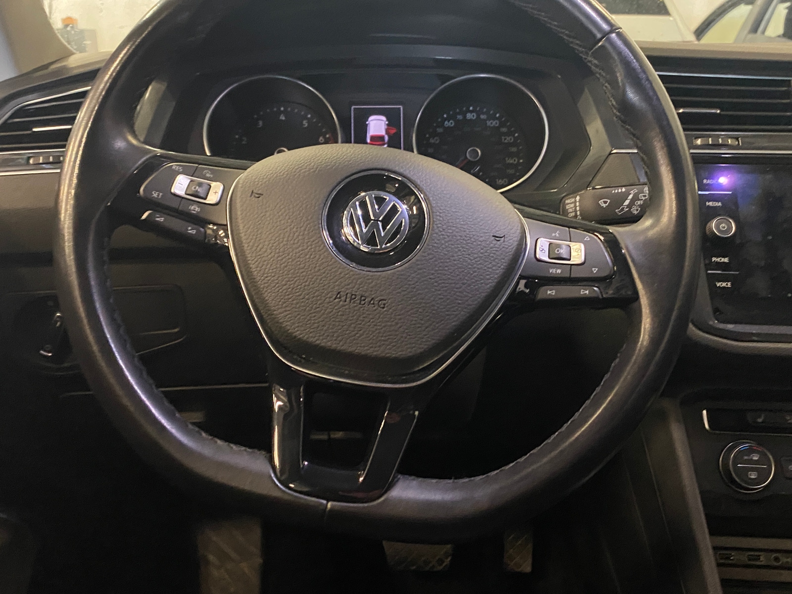 Thumbnail: 2019 Volkswagen Tiguan - 4