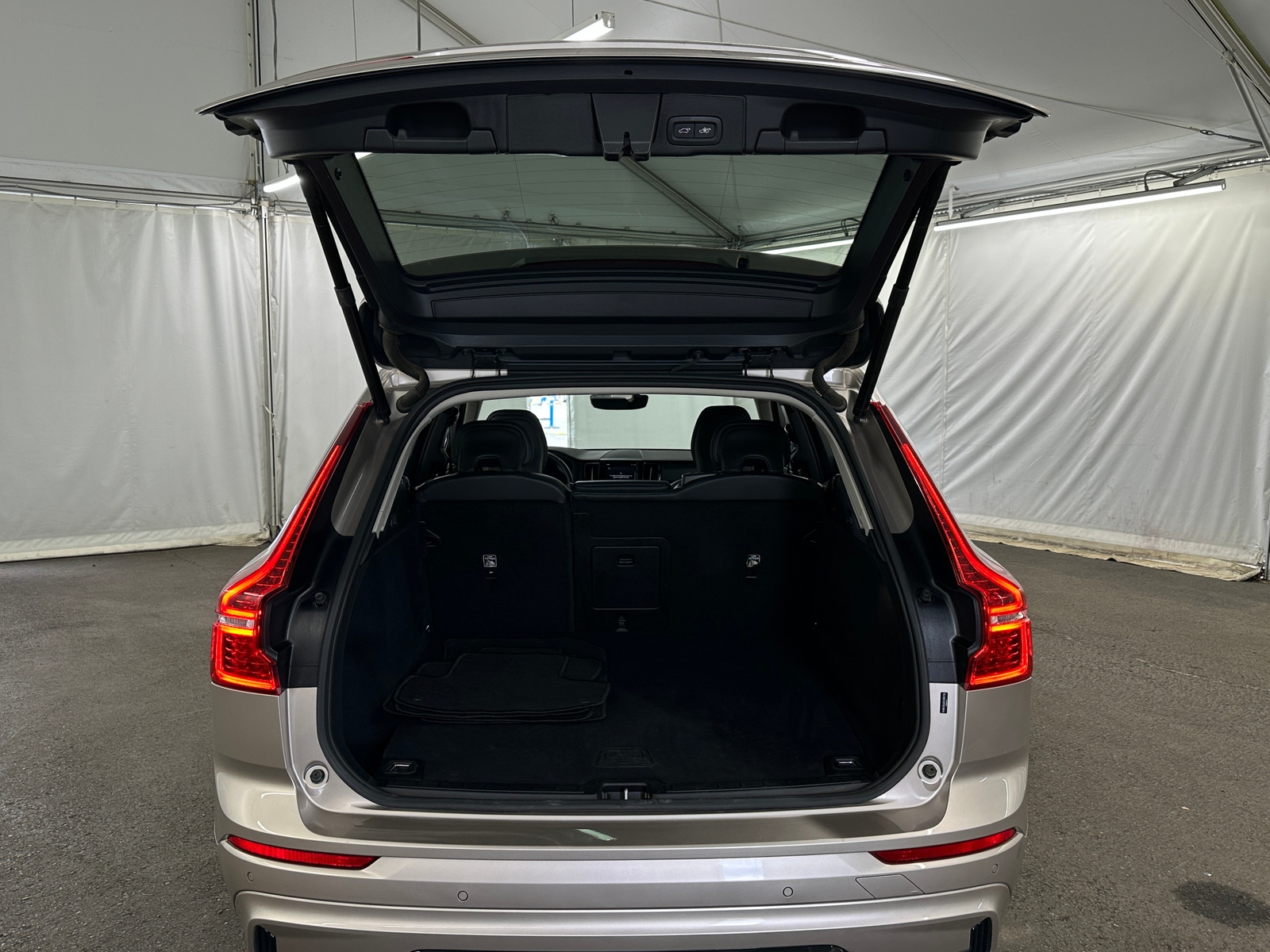 Thumbnail: 2025 Volvo XC60 - 7