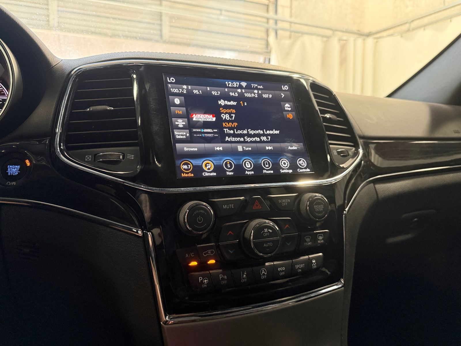 Thumbnail: 2020 Jeep Grand Cherokee - 3