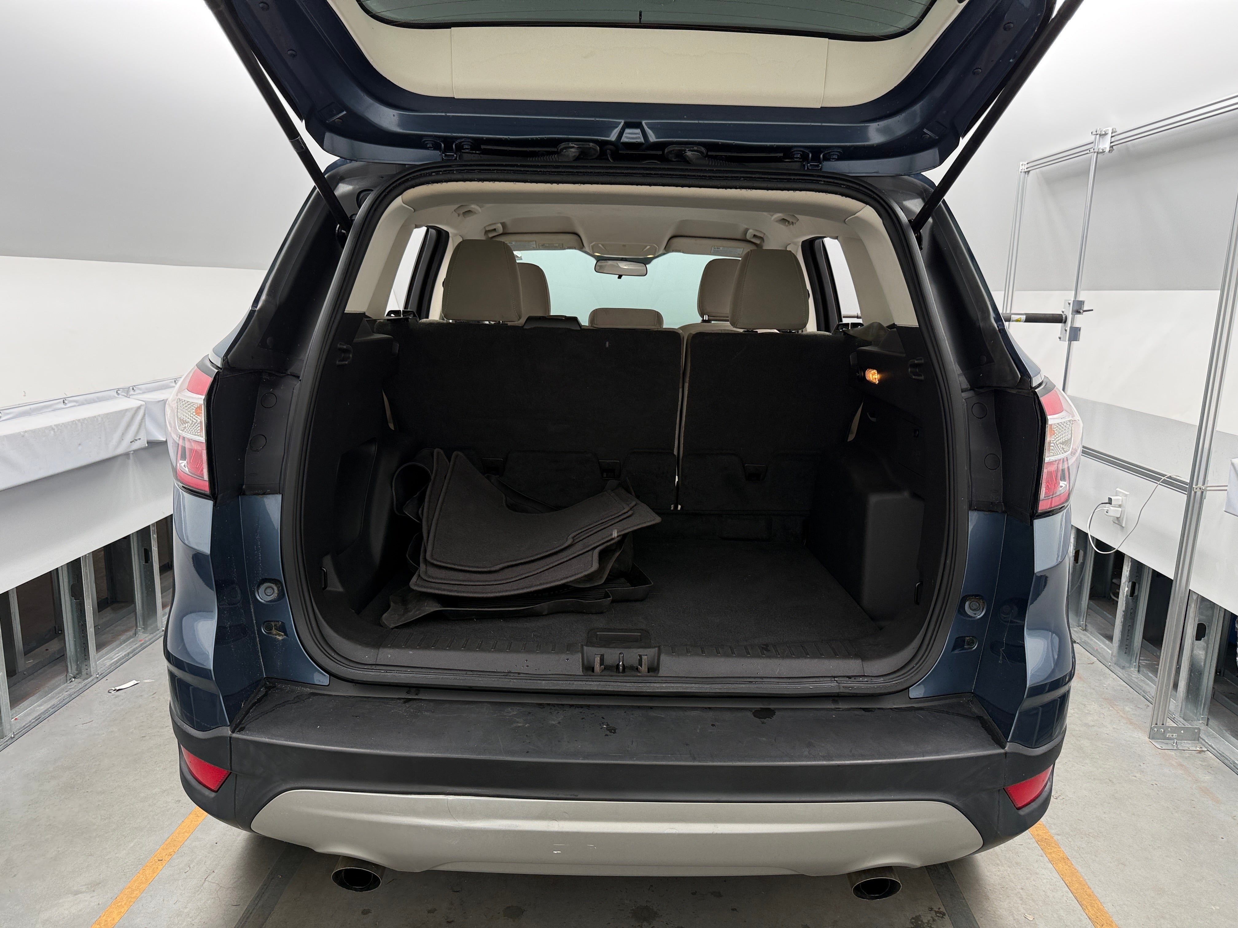 Used 2018 Ford Escape SE with VIN 1FMCU9GD4JUB01398 for sale in Colonial Heights, VA