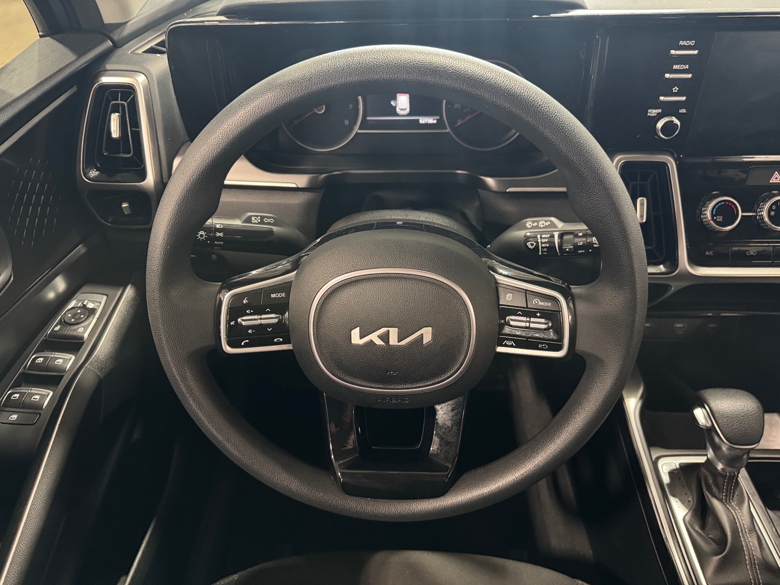 Thumbnail: 2022 Kia Sorento - 5