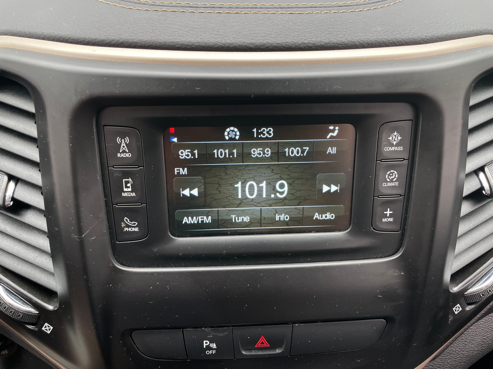 Thumbnail: 2018 Jeep Cherokee - 4