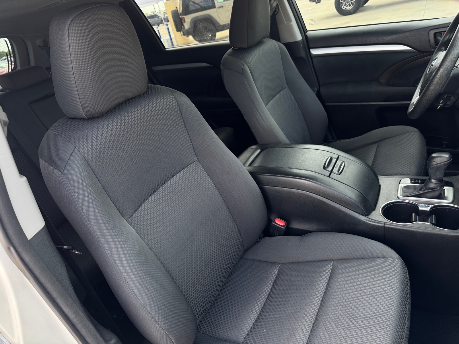 Thumbnail: 2018 Toyota Highlander - 2
