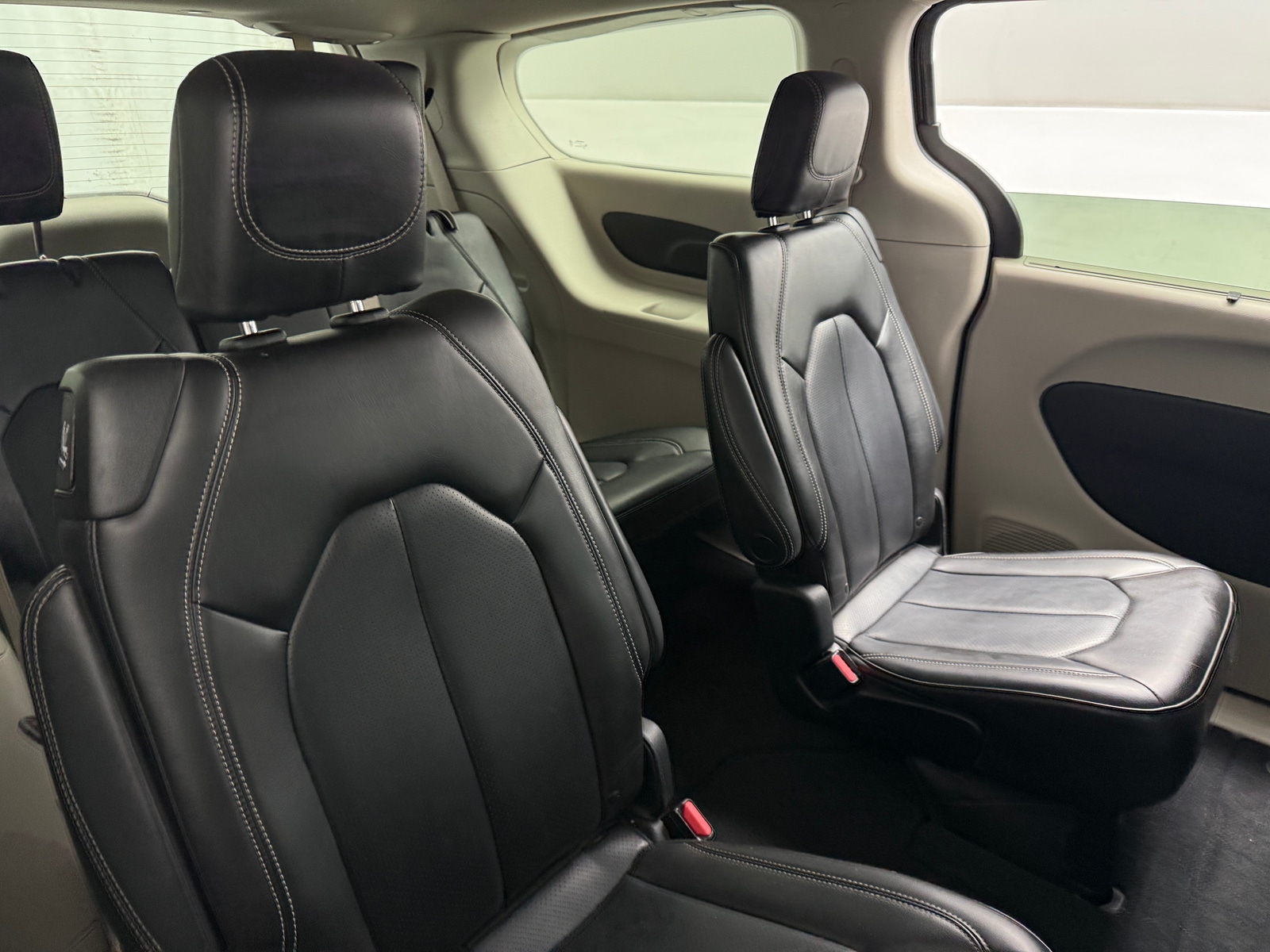 Thumbnail: 2023 Chrysler Pacifica - 5