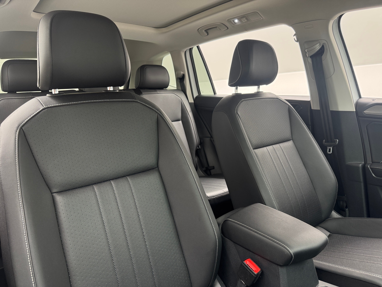 Thumbnail: 2023 Volkswagen Tiguan - 2